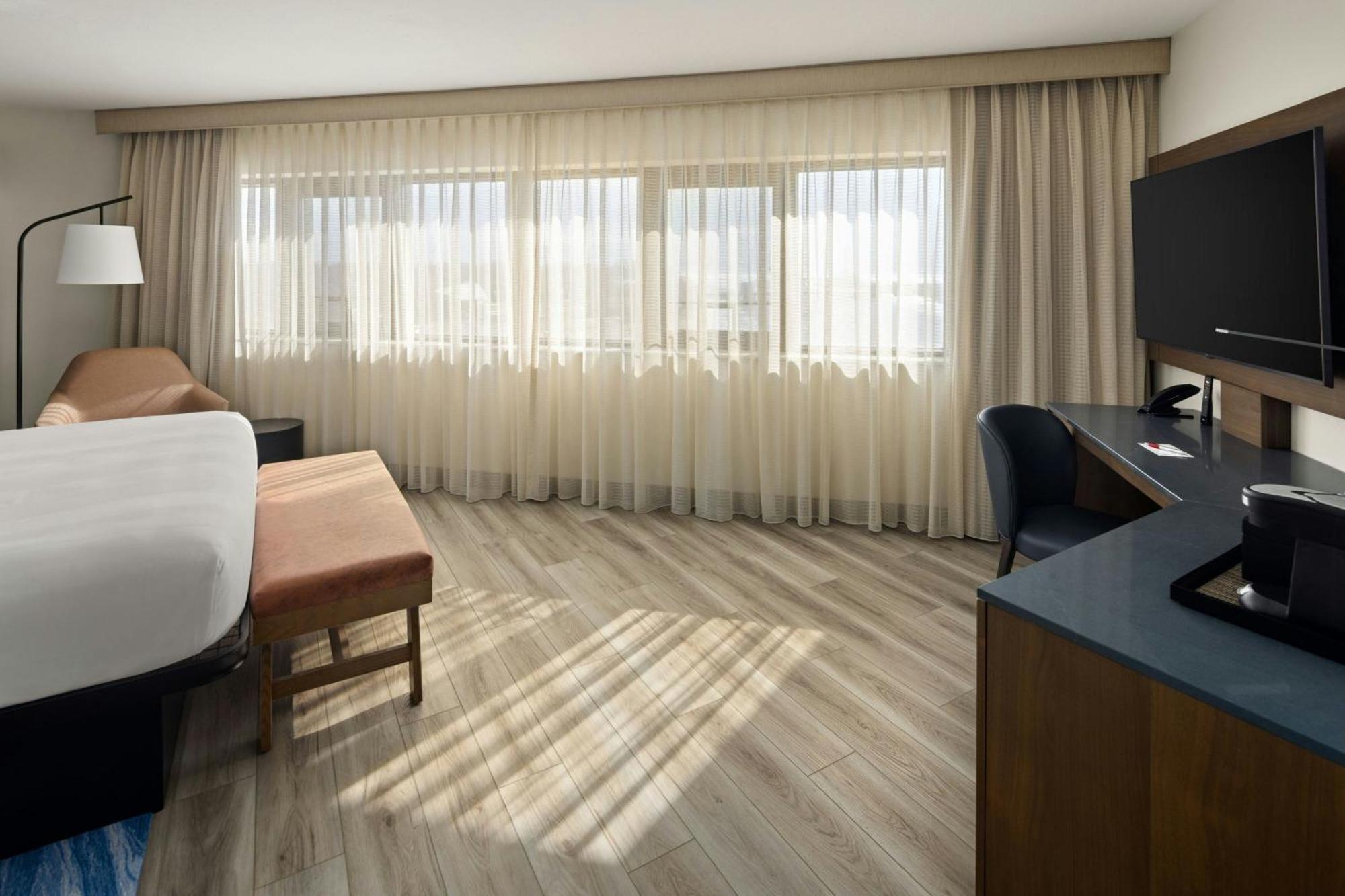 Oshkosh Marriott Waterfront Hotel & Convention Center Buitenkant foto