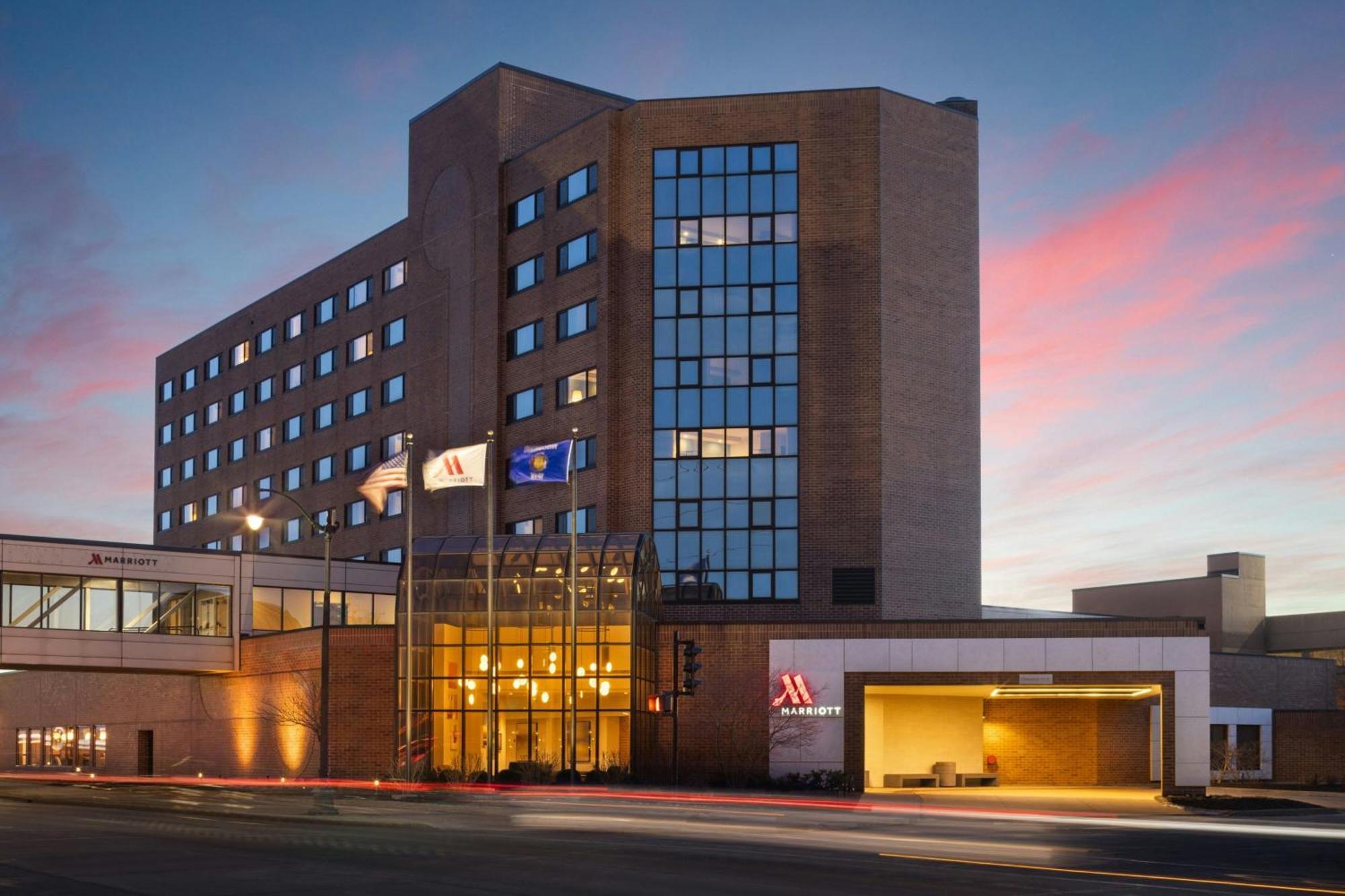 Oshkosh Marriott Waterfront Hotel & Convention Center Buitenkant foto